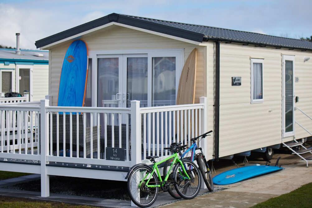 Nirvana Coastal Retreat Holiday Home Cayton Exterior photo