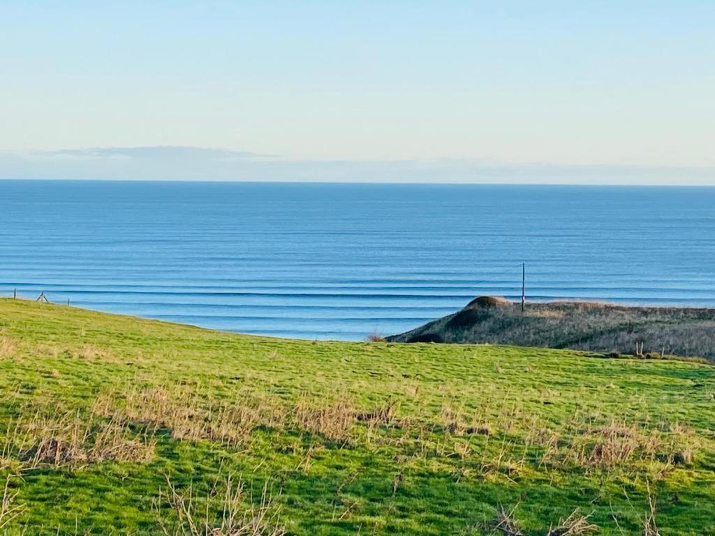 Nirvana Coastal Retreat Holiday Home Cayton Room photo